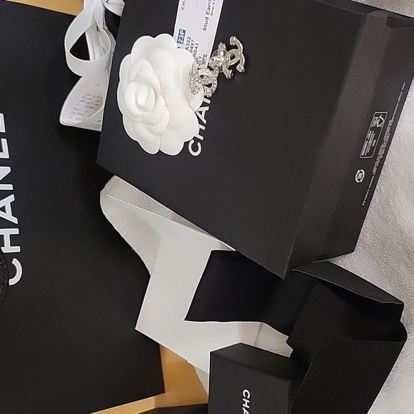 CHANEL 23P Silver & Crystal  CC Logo Studs Earrings Brand New w/tag - Picture 5 of 9